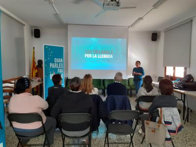 Imatge: presentació del programa Voluntariat per la llengua a Cornudella del Montsant el curs passat.